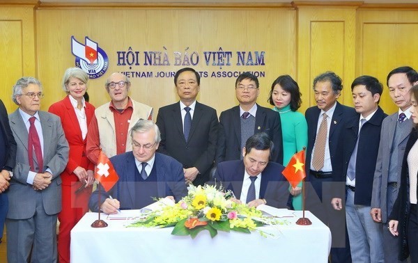Refuerzan la colaboración entre la prensa de Vietnam y Suiza