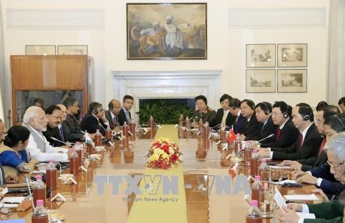 El presidente de Vietnam conversa con el primer ministro de La India