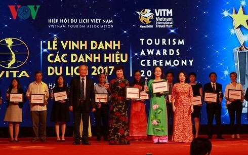 Honran a individuos y colectivos sobresalientes de turismo vietnamita