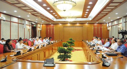 Buró Político del Partido Comunista de Vietnam revisa proyectos de leyes
