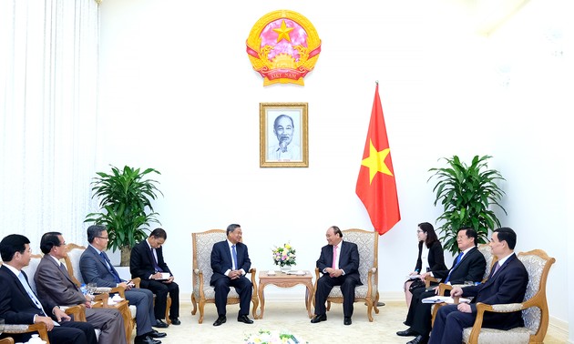 Vietnam y Laos fomentan cooperación en formación del personal