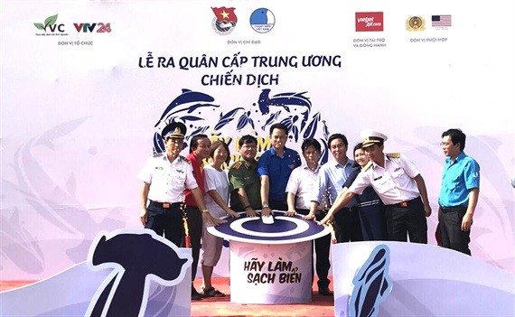 Lanzan campaña de limpiar el mar en Vietnam