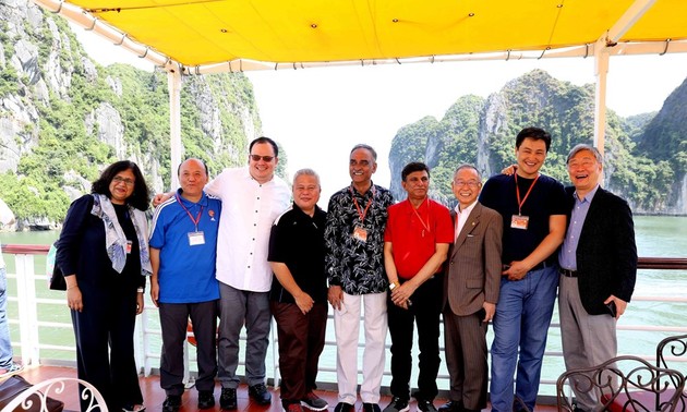 Delegados de la Asosai visitan la bahía de Ha Long