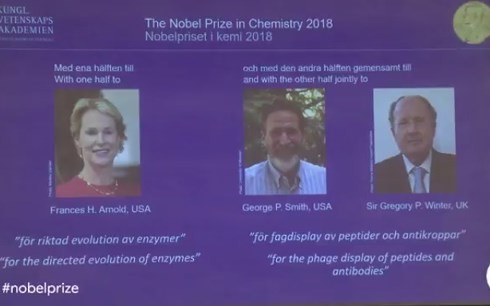 Otorgan el Nobel de Química 2018 a tres científicos por trabajo sobre la evolución