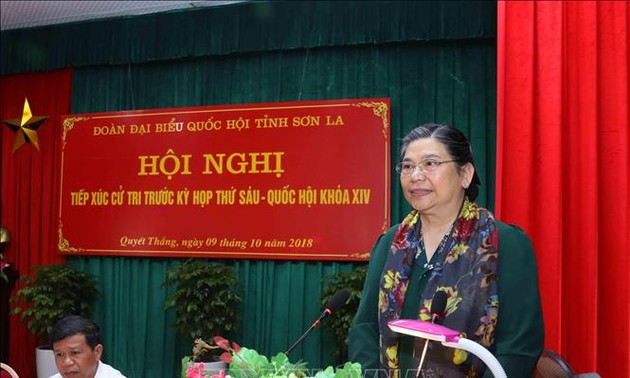 Dirigentes vietnamitas se reúnen con electores de varias localidades