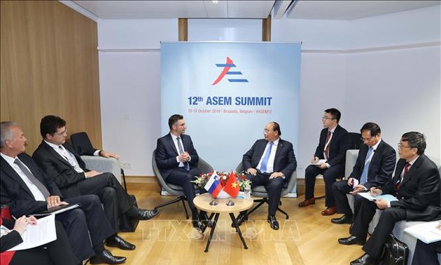 Premier vietnamita se reúne con dirigentes mundiales al margen de la ASEM 12