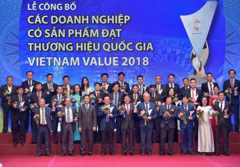 Honran a las empresas vietnamitas con productos notables en 2018