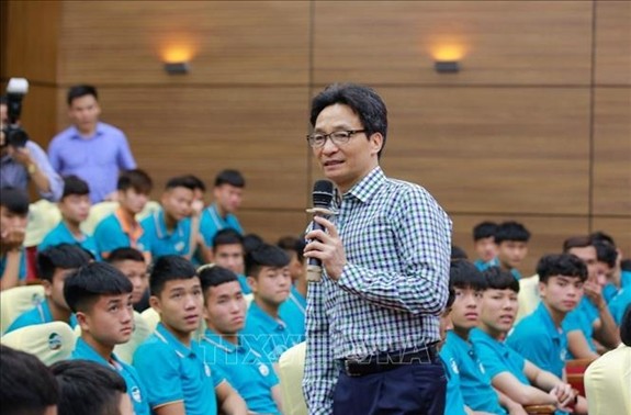 Vicepremier vietnamita exhorta a desarrollar el fútbol joven nacional