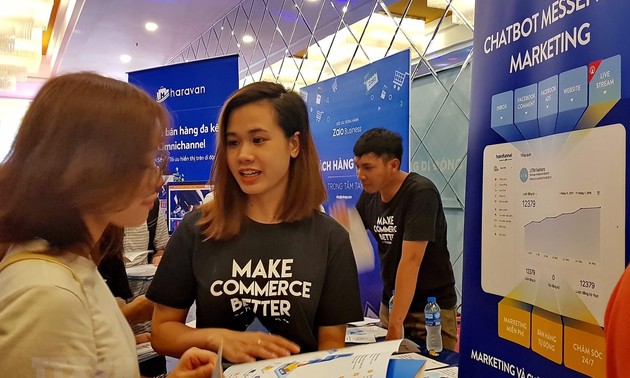 Cientos de empresas vietnamitas participan en foro de mercadeo en línea 2019