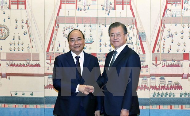 Vietnam y Corea del Sur acuerdan elevar el intercambio comercial a 100 mil millones de dólares