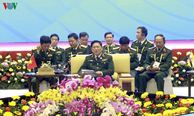 Efectúan reunión plenaria de Conferencia restringida de ministros de defensa de la Asean