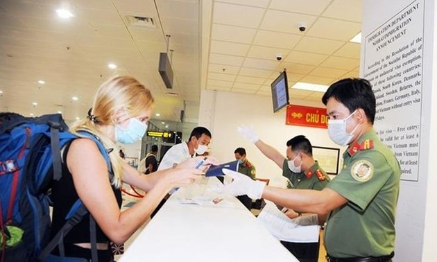 Vietnam hace pruebas del coronavirus a pasajeros de Europa y Estados Unidos