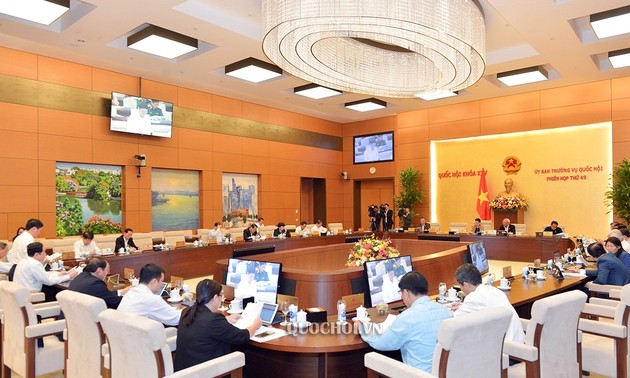Continúa la agenda de la 49ª Reunión del Comité Permanente de la Asamblea Nacional de Vietnam