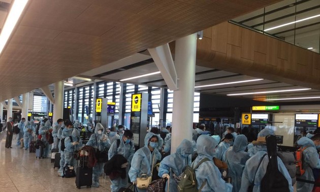 Repatriación de más de 300 ciudadanos vietnamitas desde Reino Unido