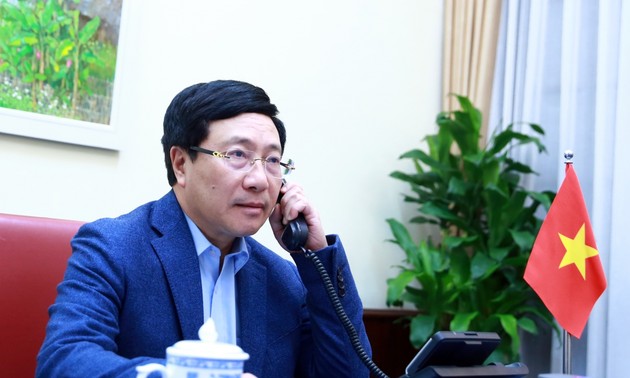Vicepremier y canciller de Vietnam conversa con secretario de Estado estadounidense sobre relaciones bilaterales