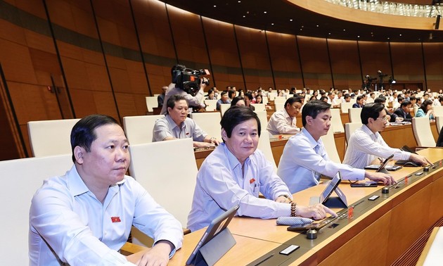 Parlamento vietnamita aprueba el relevo de vicepremier y ministros