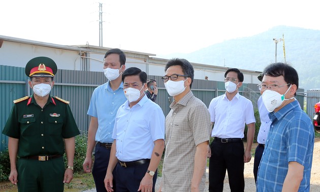 El viceprimer ministro vietnamita revisa la lucha contra el covid-19 en Bac Giang