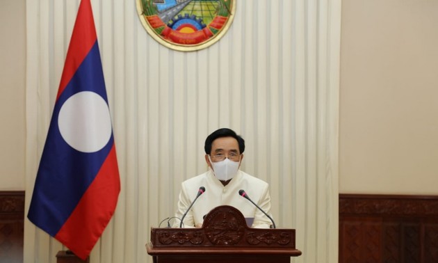 Premier laosiano se solidariza con Vietnam por la complejidad del covid-19