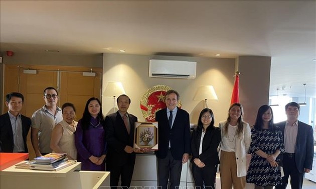 Embajada de Vietnam espera reforzar la cooperación con la Cámara de Comercio de Barcelona