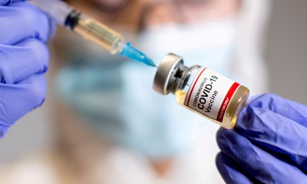 Vietnam firma tres acuerdos para la transferencia de tecnología de producción vacunas anticovid-19