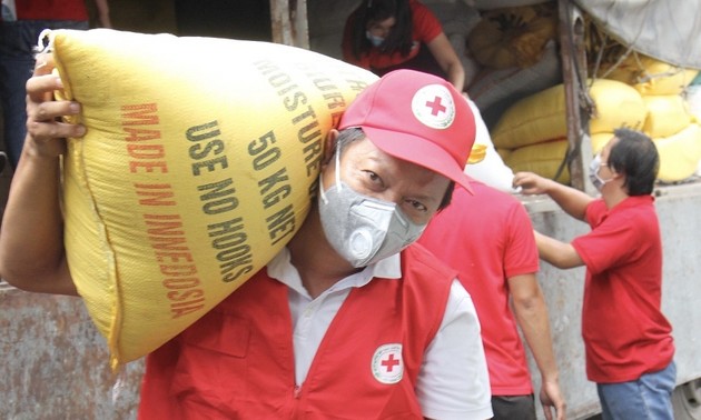 Cruz Roja de Vietnam moviliza más asistencia social a la lucha contra el covid-19