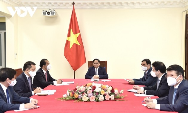 Premier vietnamita dialoga con su homólogo belga sobre las relaciones bilaterales