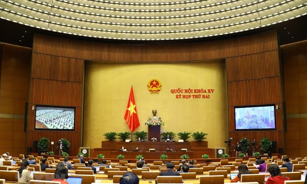 Parlamento de Vietnam debate políticas para el desarrollo de localidades