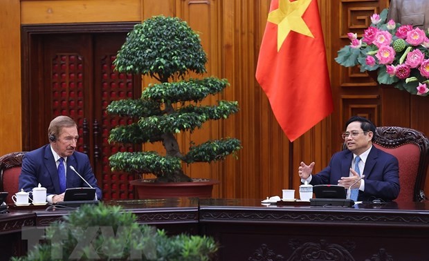 Premier vietnamita propone a empresa de Estados Unidos apoyar a Vietnam Airlines