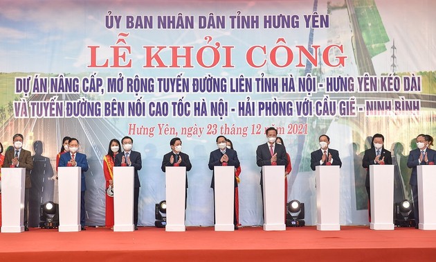 Primer ministro vietnamita asiste a acto inaugural de obras estratégicas en Hung Yen