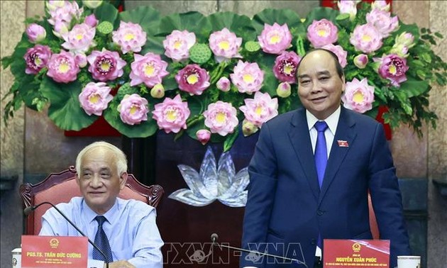 Presidente vietnamita recibe a una delegación de la Asociación Nacional de Ciencias Históricas