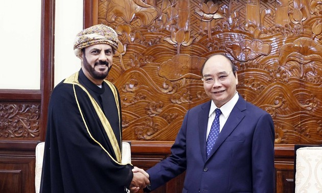 Presidente vietnamita recibe a embajadores de Omán y República Checa