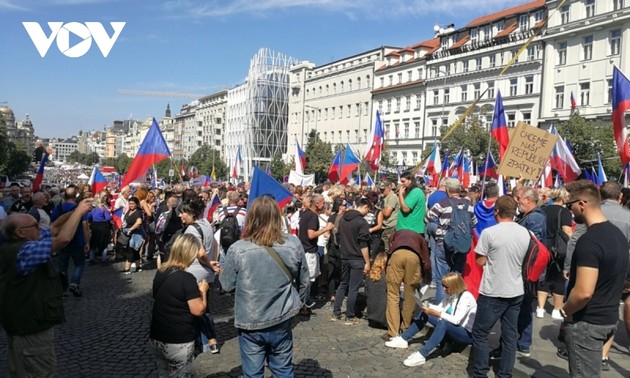 Protestan unas 70 mil personas contra el gobierno en República Checa