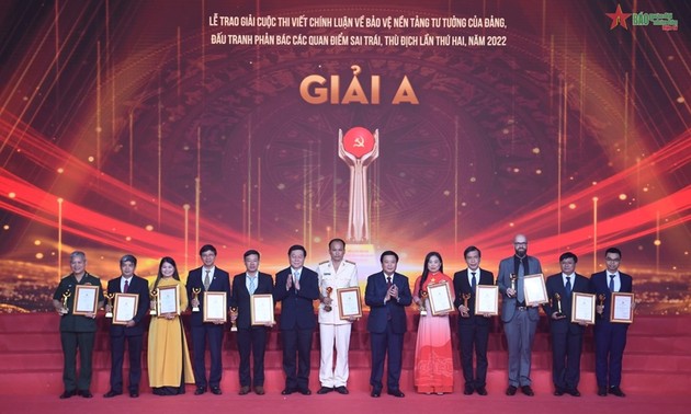 Entregan premios del concurso de escritura para proteger la base ideológica del Partido Comunista de Vietnam