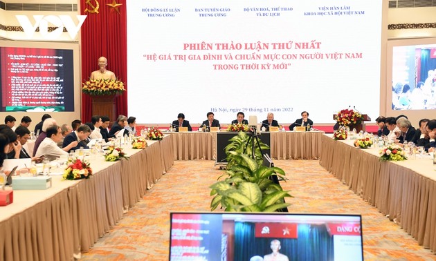 Mejoran los sistemas de valores nacionales, culturales y familiares vietnamitas en el nuevo período