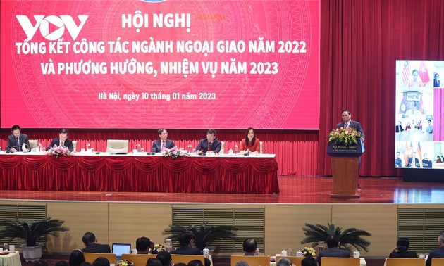 Primer ministro vietnamita pide promover el papel pionero del sector diplomático