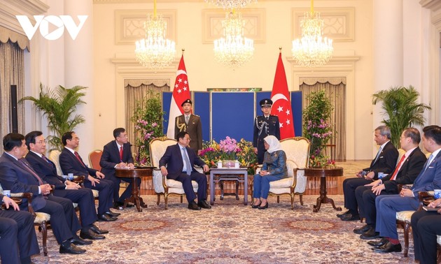 Premier vietnamita se reúne con la presidenta singapurense