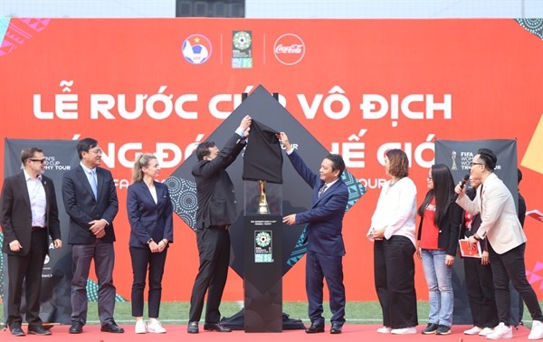 Celebran procesión del trofeo de la Copa Mundial Femenina 2023 en Vietnam