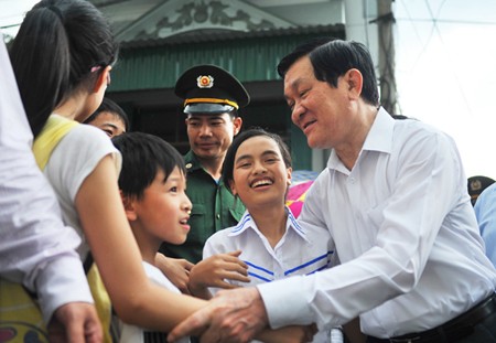 Presidente vietnamita estimula desarrollo del sector carbonífero en Quang Ninh