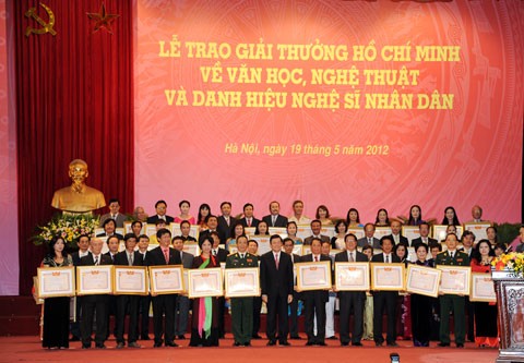Vietnam otorga la más alta condecoración a los artistas sobresalientes 