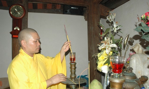  Bonzo superior Thích Giác Nghia con sus trabajos religiosos y sociales