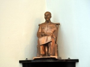Erigen estatua a Ho Chi Minh en Milán