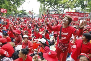 Los "Camisas rojas" exigen destitución de jueces de Tribunal en Tailandia