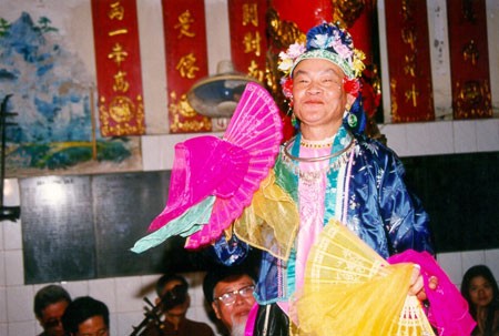 Mediunidad ligada con credo a la madre: un museo vivo de la cultura vietnamita