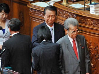 Partido Democrático de Japón excluye a 37 parlamentarios