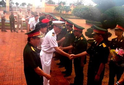 Agregados militares foráneos ponderan políticas vietnamitas de etnia y religión