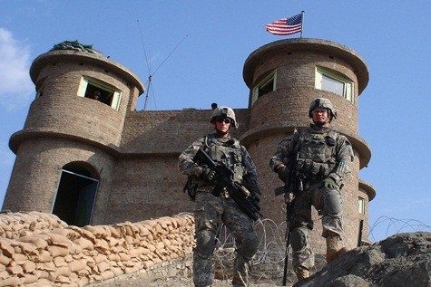Afganistán: Talibanes atacan aeropuerto Bagram dirigido por EEUU