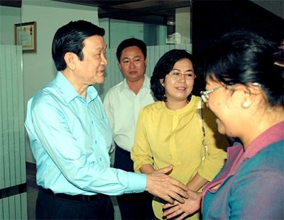 Presidente vietnamita con electores de Ciudad Ho Chi Minh