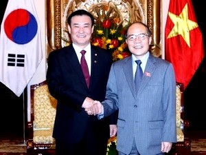 Actividades del presidente del Parlamento surcoreano en Vietnam