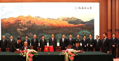 China y Vietnam firman 10 convenios de cooperación