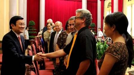 Jefe de Estado recibe a científicos participantes en “Encuentro de Vietnam”